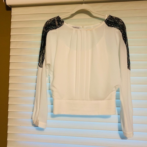 BeBe Long Sleeved Blouse top Lace Accents‎ EUC